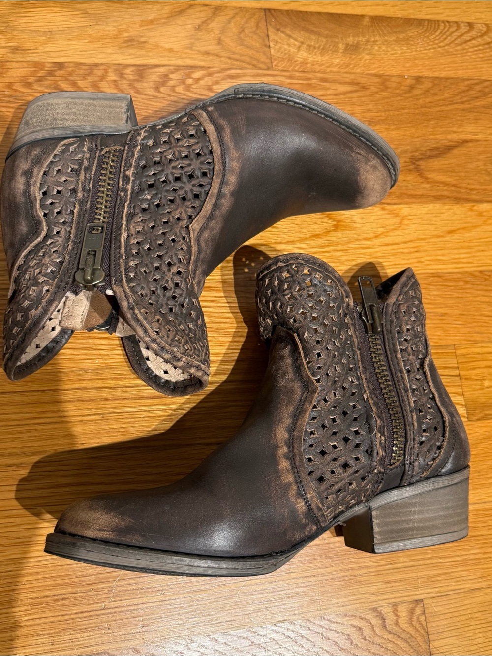 Women's Circle G by Corral Brown Leather Cutout Ankle Boot 8.5 - Picture 3 of 12
